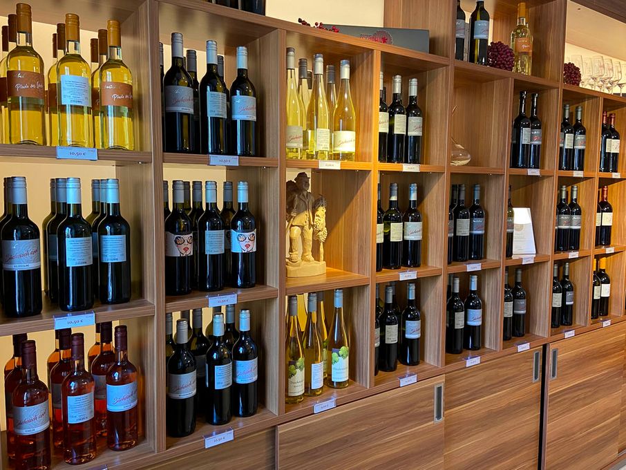 Vinothek und Weinverkauf vom Weingut Jan Ulrich in Nünchritz - Diesbar-Seußlitz - an der Elbe bei Dresden in Sachsen